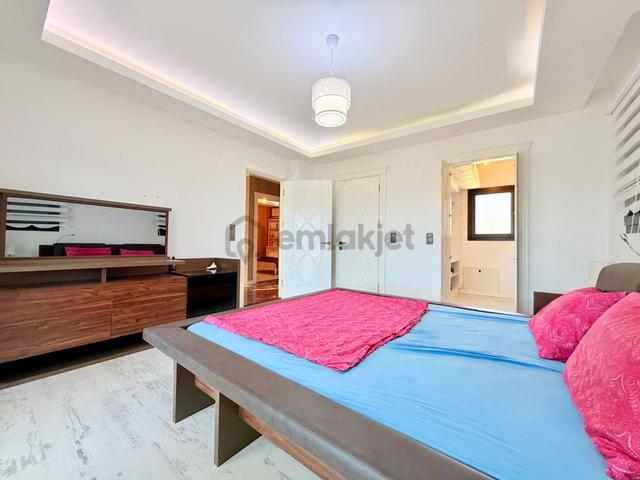 Sahıle-avm'ye Yakın- Manzara-özel Havuz/otopark-500 M2 Bahçe-modern Mımarı-tamamı Müstakil 4