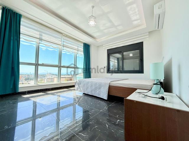 Sahıle-avm'ye Yakın- Manzara-özel Havuz/otopark-500 M2 Bahçe-modern Mımarı-tamamı Müstakil 5