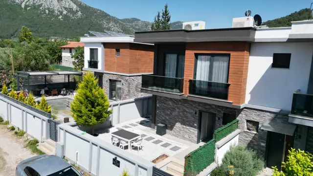 Stop’tan Yeşil Üzümlüde Doğa İle İç İçe 5+1 Lüks Villa Stop’tan Yeşil Üzümlüde Doğa İle İç İçe 5+1 Lüks Villa