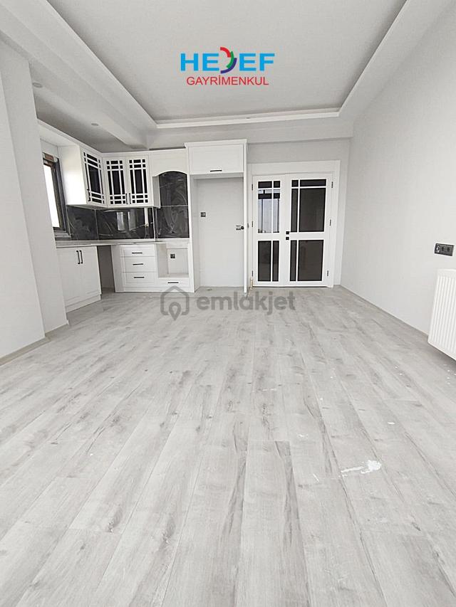 Hedef'ten Akdeniz Mah'de Site İçi Kiracılı Havuzlu 2+1 Daire 3