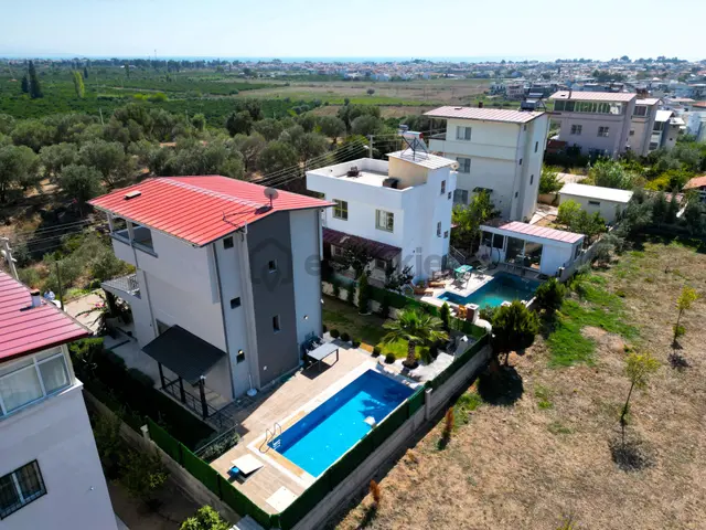 İzmir Seferihisar Doğanbey De Satılık Müstakil Havuzlu Yazlık 4+1 4