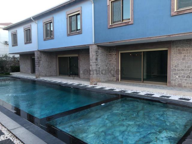 Ayvalık Sarımsaklı'da Mükemmel Konumda Emsalsiz Satılık Villa Ayvalık Sarımsaklı'da Mükemmel Konumda Emsalsiz Satılık Villa