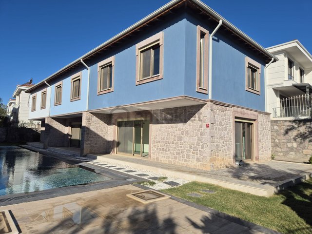 Ayvalık Sarımsaklı'da Mükemmel Konumda Emsalsiz Satılık Villa Ayvalık Sarımsaklı'da Mükemmel Konumda Emsalsiz Satılık Villa