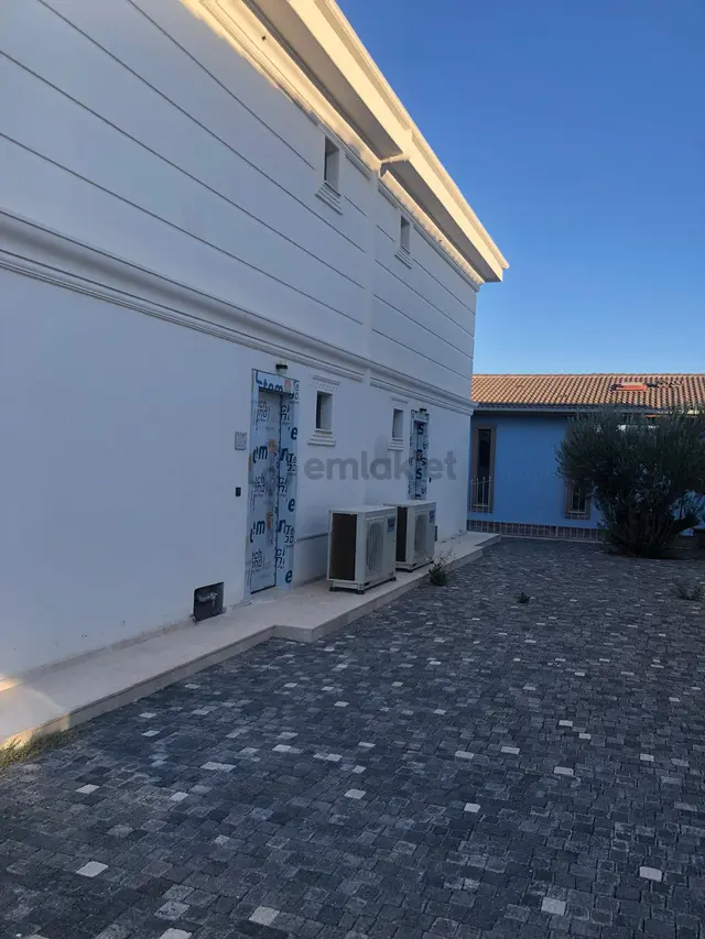 Ayvalık Sarımsaklı'da Mükemmel Konumda Özellikli Geniş Ferah Satılık Villa 2