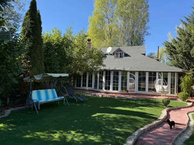 Ankara'da Doğayla İç İçe Havuzlu Özel Peyzajlı Villa 1