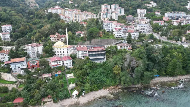 Güzelyalı Mahallesi'nde Denize Sıfır Satılık Ticari Arsa 2