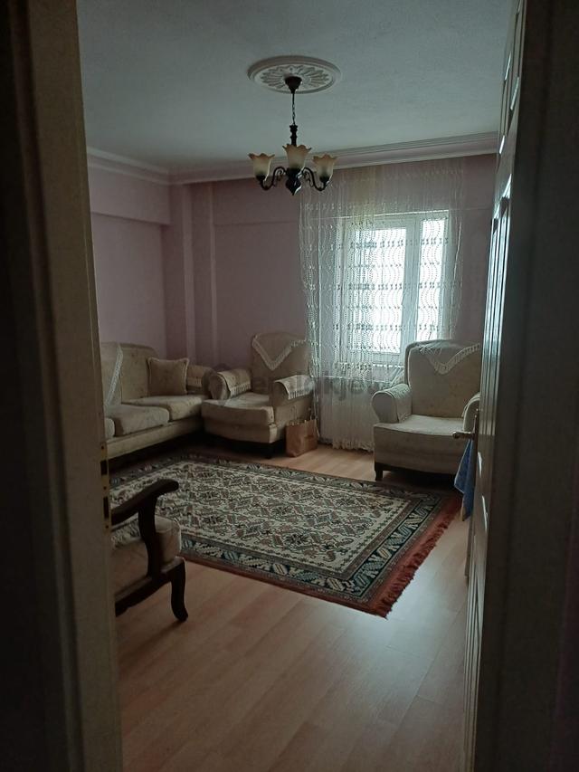 Arkadaş Emlaktan Bahçelievler Şenyurtta 1.kat 3+1 Satılık Daire 2.950.000 Tl 2