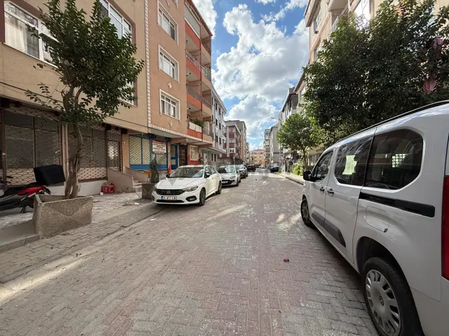 Güngören'de Kensel Masrafı Olmayan 60m2 1+1 Bahçe Katı 3
