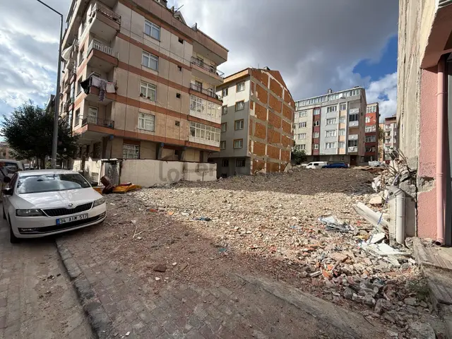 Güngören'de Kensel Masrafı Olmayan 60m2 1+1 Bahçe Katı 1