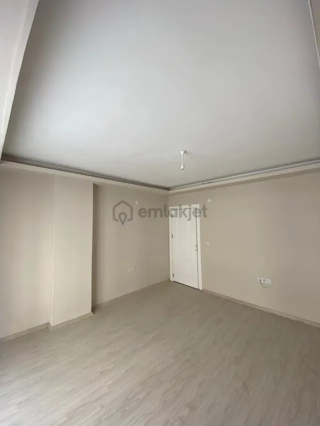 Vali Mithat Bey Mahallesinde 4+1 Site İçi Satılık Geniş Daire 5