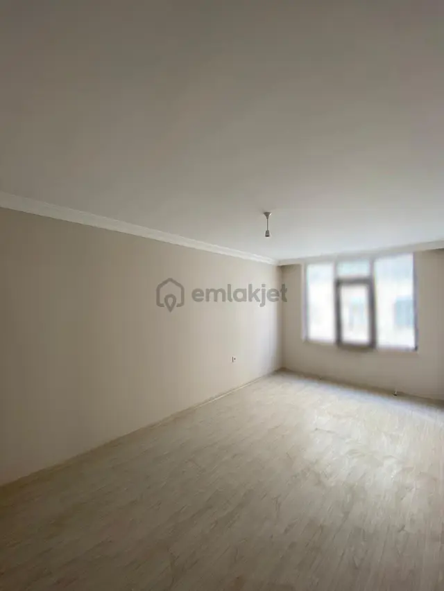 Vali Mithat Bey Mahallesinde 4+1 Site İçi Satılık Geniş Daire 4