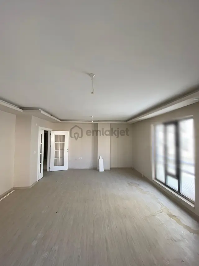 Vali Mithat Bey Mahallesinde 4+1 Site İçi Satılık Geniş Daire 2