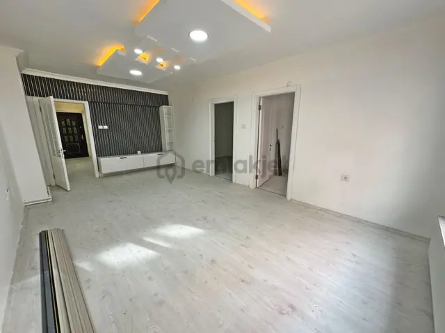 Şafaktepe Mahallesinde Ara Katta Full Yapılı Çift Balkonlu 3+1 Satılık Daire 2