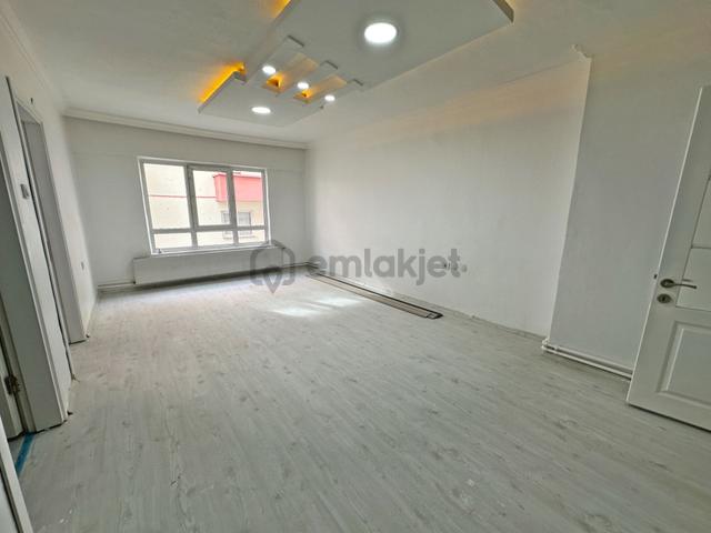 Şafaktepe Mahallesinde Ara Katta Full Yapılı Çift Balkonlu 3+1 Satılık Daire 5