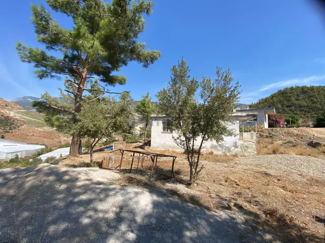 Anamur Ermenek Yoluna Cepheli Satılık Ev Ve Tarla 3