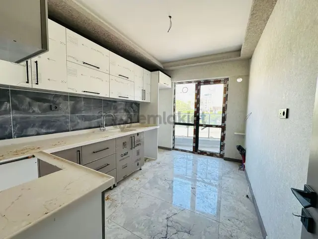 Başpınar'da Orhan Kemal Caddesi Yakınında 3.katta 3+1 Satılık Sıfır Daire !! 2