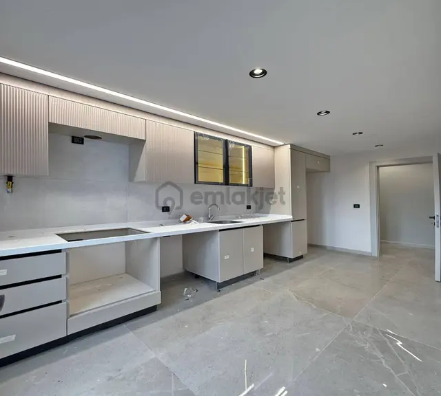 Bahçeşehir Bölge Yeni Mimari Tasarımlı 2+1 Ara Kat Satılık Daire 2