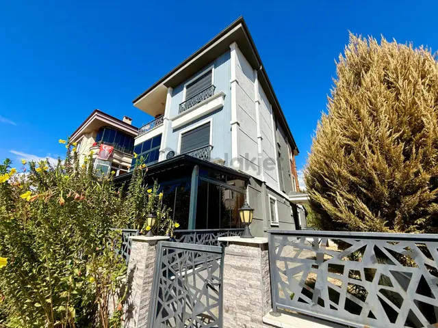 ▶▶akçay Körfez'den Doğa İle İç İçe Geniş Kullanımlı Sıfır Satılık 4+1 Villa 1