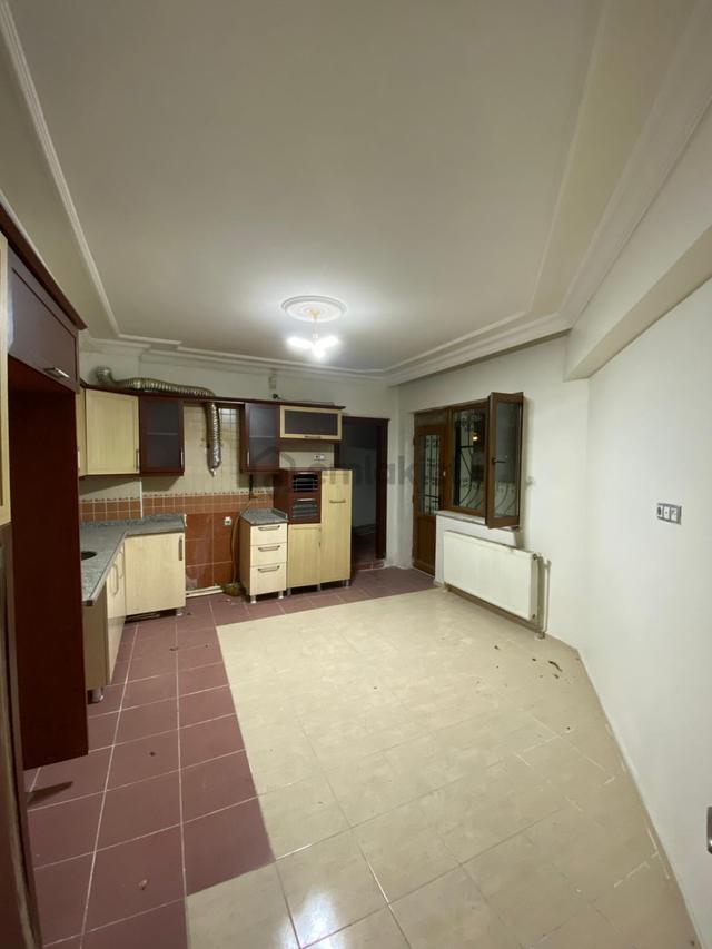 Alipaşa Mahallesinde Satılık Site İçi Geniş 4+1 Daire 3