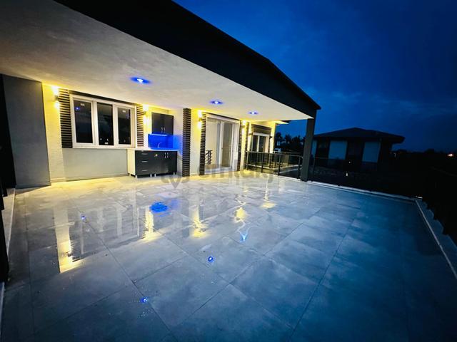 Didim Yeşiltepede Merkezi Konumda 700 M2 Arsa İçinde 4+1 Lüks Villa 5