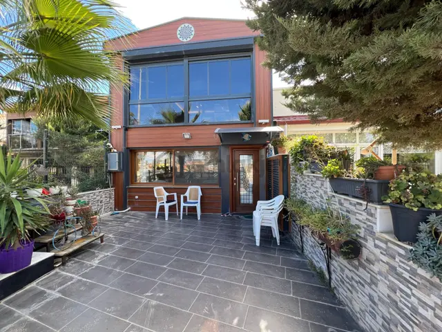 Urla Atatürk Mah.de Giriş Kat 2 Yatak Odalı Satılık Müstakil Ev 1