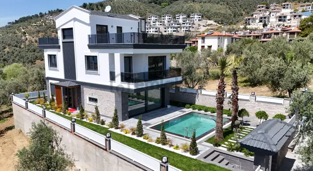 Altınolukda Zarif Yaşam Alanı Modern Tasarımlı Havuzlu 4+1 Villa 4