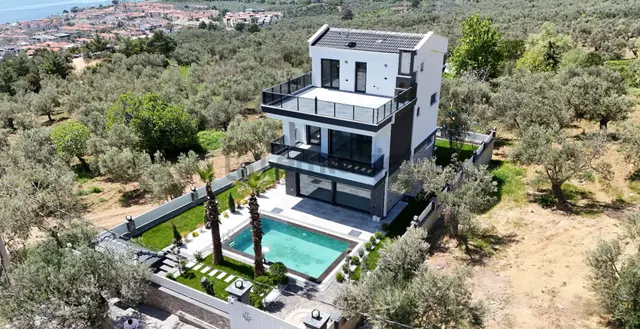 Altınolukda Zarif Yaşam Alanı Modern Tasarımlı Havuzlu 4+1 Villa 1