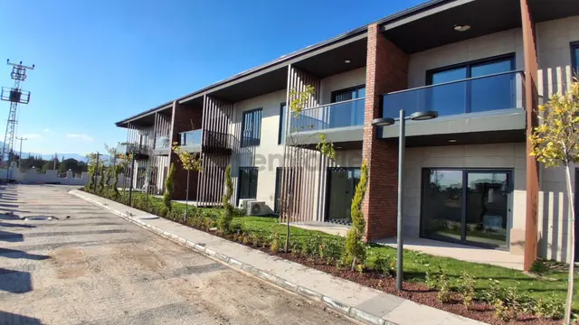 Döşemealtı Çıplaklı Mh'de Tatil Köyü Konseptinde Ultra Lüks 1+1 3