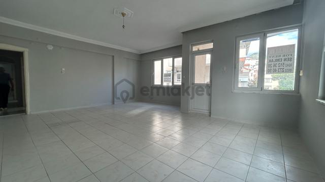 Alanya Merkez Saray Mahallesi Atatürk Caddesinde Kiralık 2+1 3