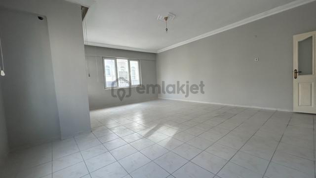 Alanya Merkez Saray Mahallesi Atatürk Caddesinde Kiralık 2+1 4