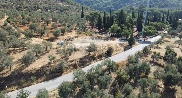 Burhaniye Yabancılar Köyünde Astfaltta 20 Metre Resmi Yolu 5