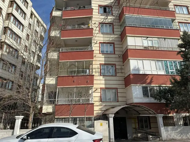 Akev Gayrimenkul'den Akpiyar'da Bakımlı Geniş Son Kat 3+1 Daire 3