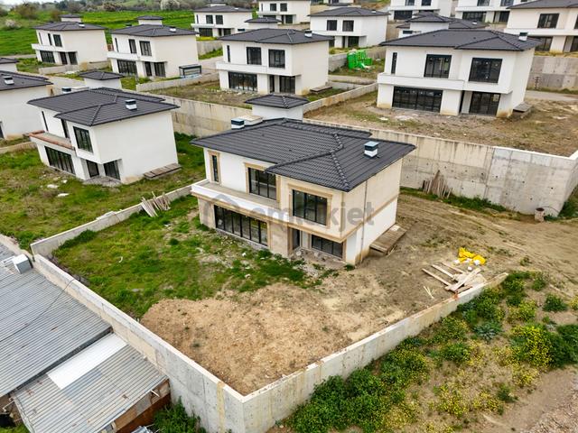 Balıkesir Karesi Naipli'de Satılık 4+1 252 M² Köşe Villa 3