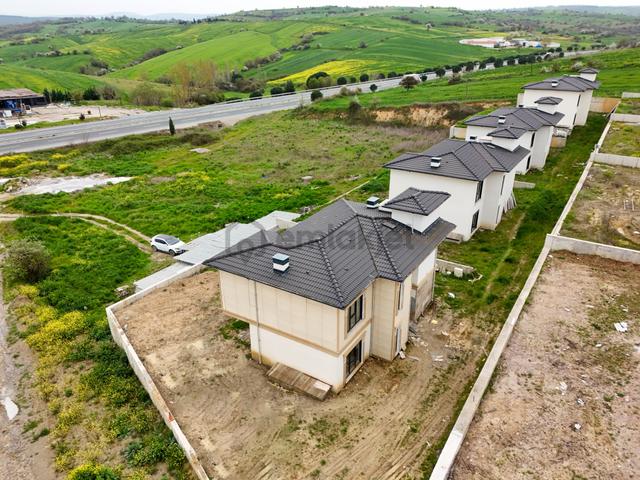 Balıkesir Karesi Naipli'de Satılık 4+1 252 M² Köşe Villa 4