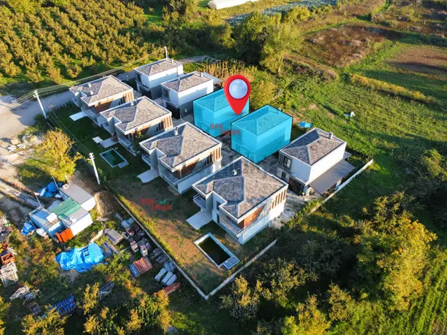 Hak Emlak'tan Darıca Mah. Yan Yana İki Adet Satılık 4+1 Villalar 2
