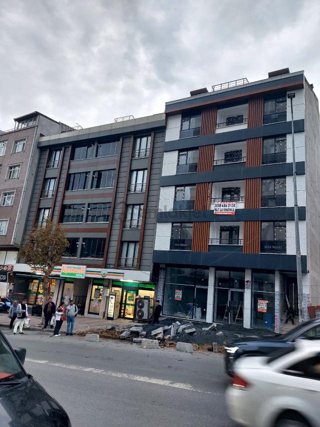 Gaziosmanpaşa Küçükköy Beşyol De Satılık Daire Birinci Kat Balkonlu 2+1 115 M2 1