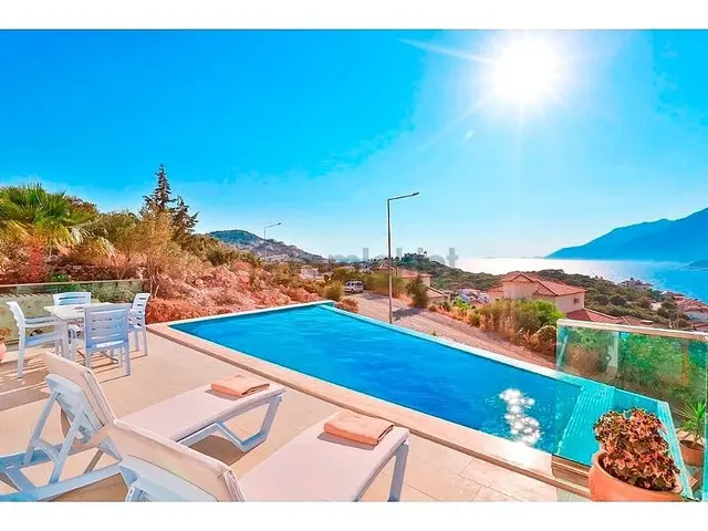 Antalya Kaş Yarımadası'nda Yatırıma Uygun 2+1 Eşyalı Villalar 4