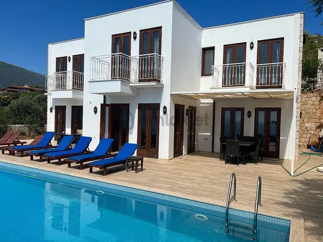 Kaş'ta Kısa Dönem Kiralamaya Uygun Deniz Manzaralı 4+1 Villa 4