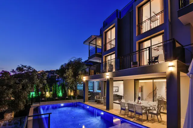 Kaş Kalkan'da Satılık Açık Ve Kapalı Havuzlu 5+1 Villa 4