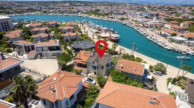 Çeşme Dalyan'da Marinaya Sıfır Deniz Manzaralı Eşyalı Villa 3