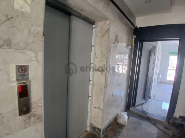 Kızıltoprak'ta Doğalgazlı Ara Katta Geniş 1+1 Sıfır Daıre 4