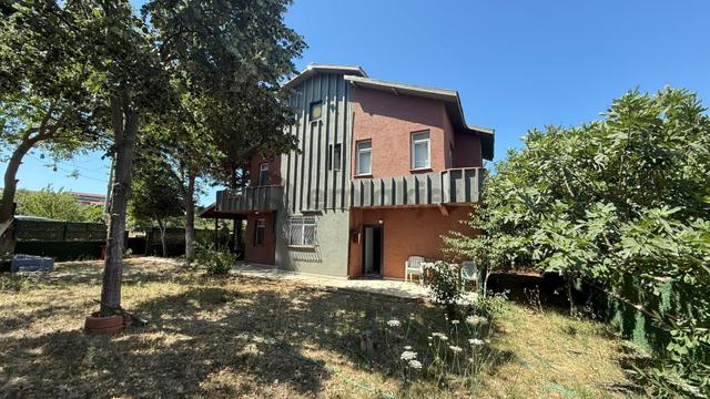 Haydar Emlaktan Kamaraderede 700 M2 İçinde Müstakil Köşe Villa 3