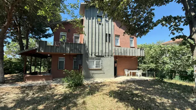 Haydar Emlaktan Kamaraderede 700 M2 İçinde Müstakil Köşe Villa 4