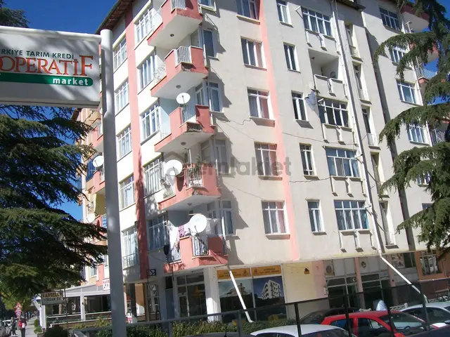 Kazancı Mahallesi İnönü Caddesinde Ana Yol Üzeri 2 Kat Daire 4
