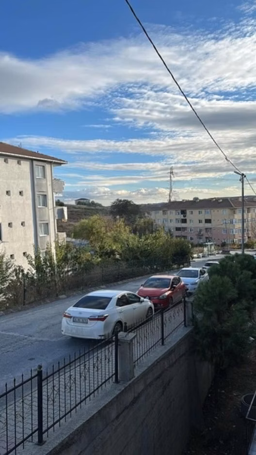 Sitenin En Ön Cephesi Ara Kat 3+1 Daire