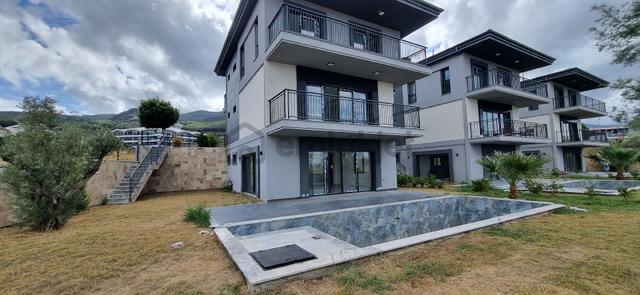 Deniz Manzaralı 4+2 Luks Yazlık Deniz Manzaralı 4+2 Luks Yazlık