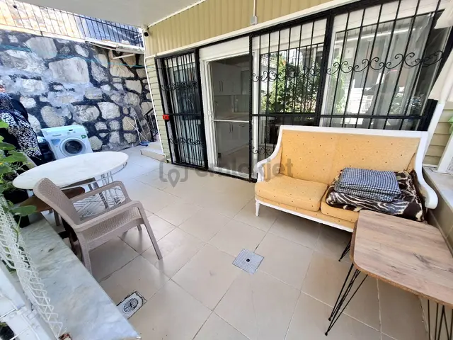 Doğalgazlı Kuşadası Merkezde Bahçeli 1+0 Eşyalı Daire Kiralıktır 1