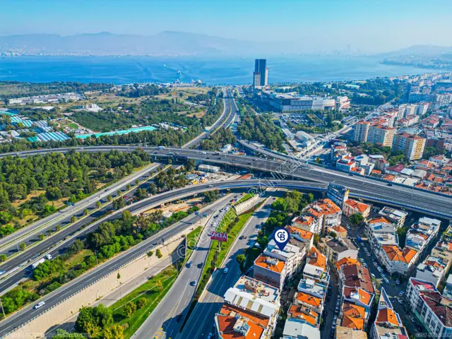 İzmir Mithatpaşa Caddesi'nde Prestijli Lokasyonda Satılık Dükkan İzmir Mithatpaşa Caddesi'nde Prestijli Lokasyonda Satılık Dükkan
