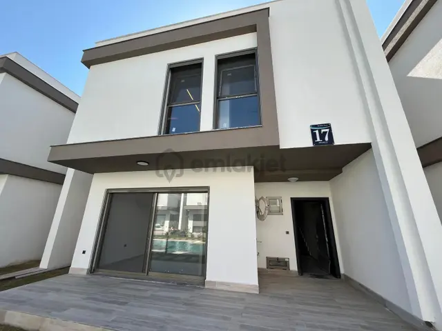 Kuşadası Sahil Sitelerinde Yolun Altında 3+1 130m2 Dubleks Yerden Isıtmalı Müşterek Havuzlu Lux 2
