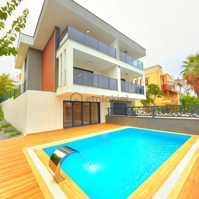 Kuşadasında Plaja Ve Alış Veriş Mağ.yakın Özel Havuzlu 4+2 Sıfır Villa 1
